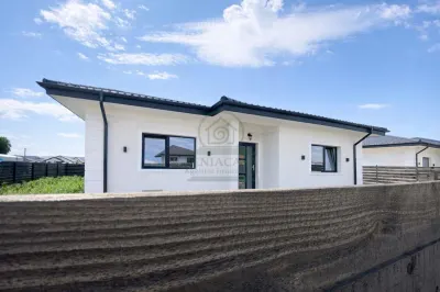 Casa 4 camere Valea Ursului Vorovesti CANALIZARE si ASFALT - Miroslava