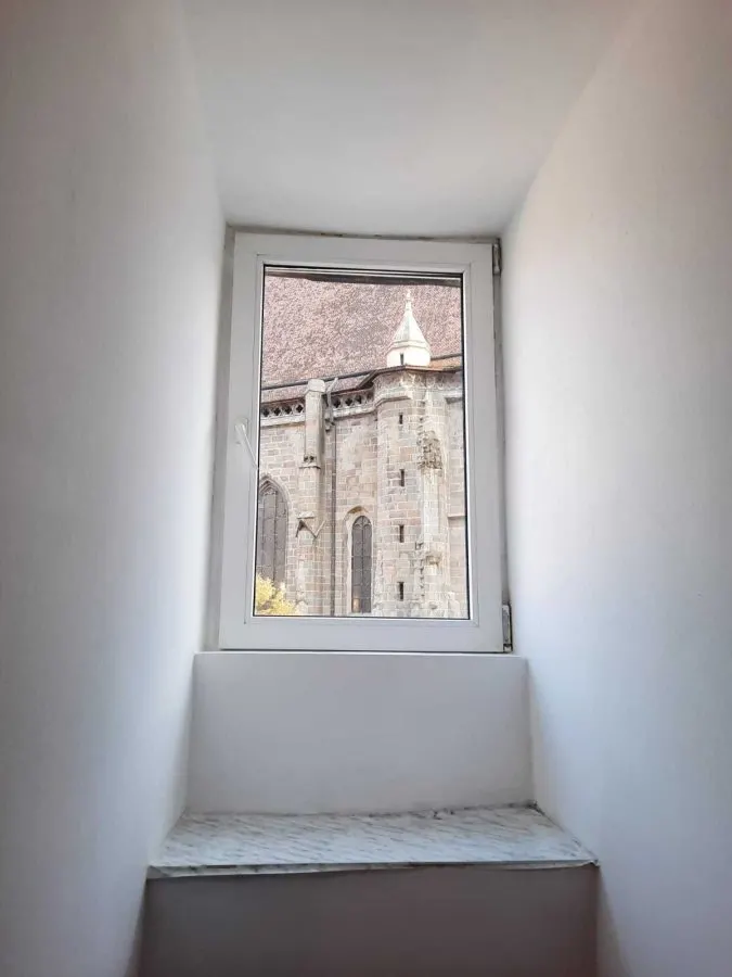 3 CAMERE CENTRUL ISTORIC , BISERICA NEAGRA - foto 4