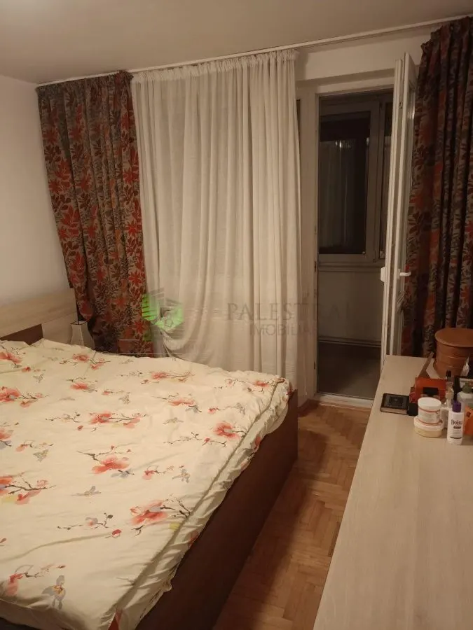 Apartament 3 camere semidecomandat de vanzare GARII - foto 1