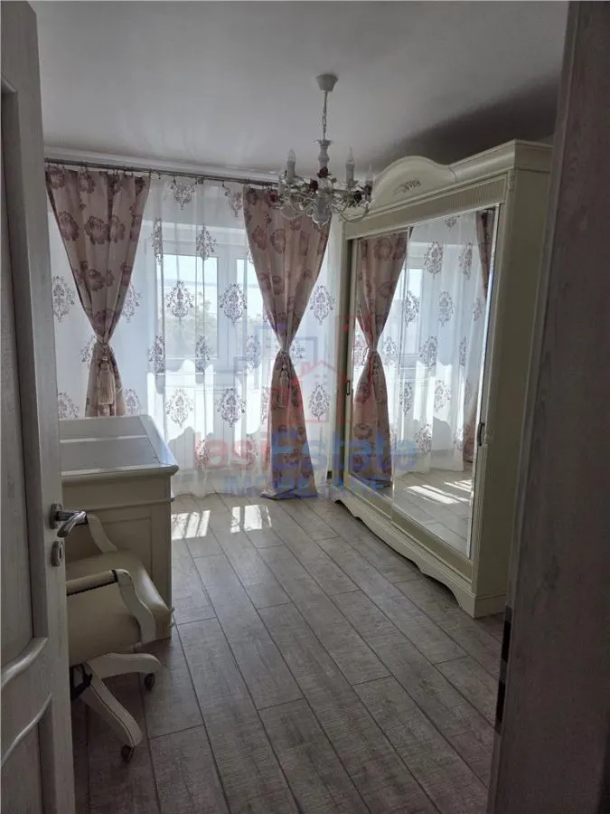 Apartament 3 camere zona cartier Nicolina - foto 3