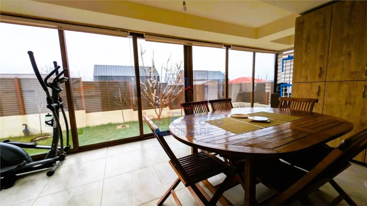 Vila 4 camere Premium Miroslava - Terasa panoramica - foto 4