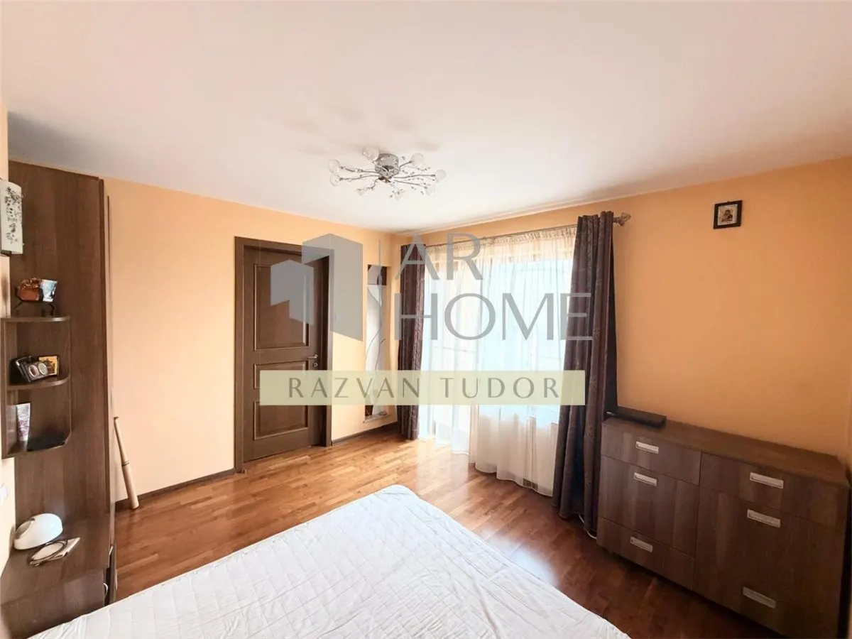Casa 6 camere + mansarda , cu garaj , beci , Ploiesti , central - foto 18