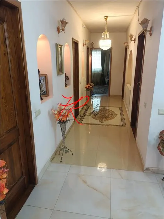 Vanzare vila 9 camere ,curte mare 1000 mp - foto 3