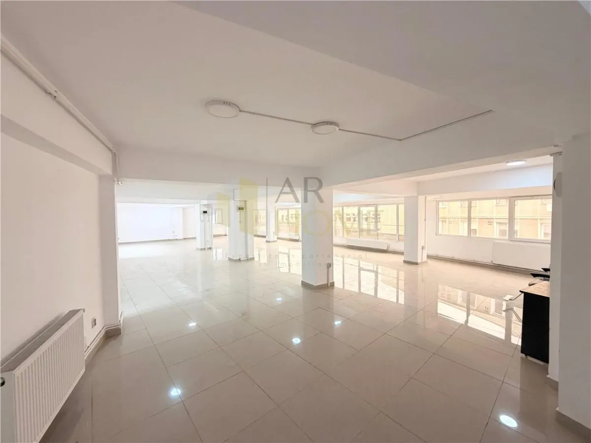 Spatiu comercial , etaj 2 , ultracentral , Ploiesti - foto 1