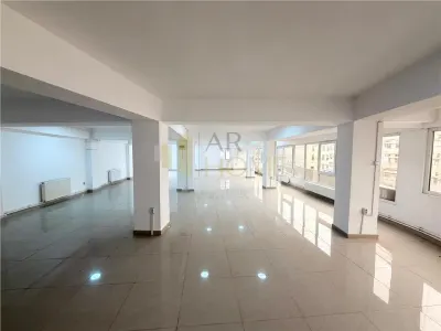 Spatiu comercial , etaj 2 , ultracentral , Ploiesti - foto 2