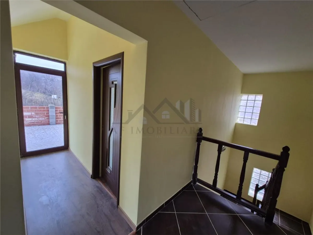 Casa de vanzare individuala cu garaj in Bucium - foto 14