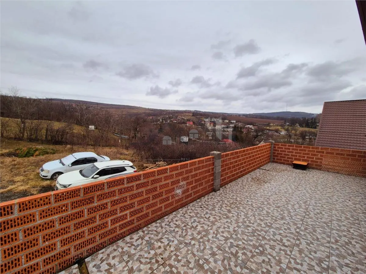 Casa de vanzare individuala cu garaj in Bucium - foto 18