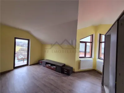 Casa de vanzare individuala cu garaj in Bucium - foto 4