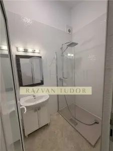 Spatiu birouri cu parcare proprie , Ploiesti, ultracentral - foto 5