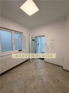 Spatiu comercial cu parcare proprie , Ploiesti, ultracentral - foto 3