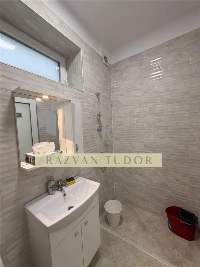 Spatiu comercial cu parcare proprie , Ploiesti, ultracentral - foto 9
