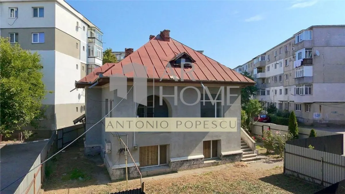 Vanzare casa D+P+M in Urlati, zona centrala. - foto 1