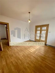 Vanzare casa D+P+M in Urlati, zona centrala. - foto 9