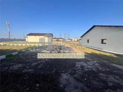 Ansamblu format din teren, platforma betonata si hale industriale, in Brazi, judetul Prahova. - foto 2