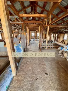 Ansamblu format din teren, platforma betonata si hale industriale, in Brazi, judetul Prahova. - foto 14