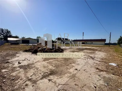 Ansamblu format din teren, platforma betonata si hale industriale, in Brazi, judetul Prahova. - foto 15