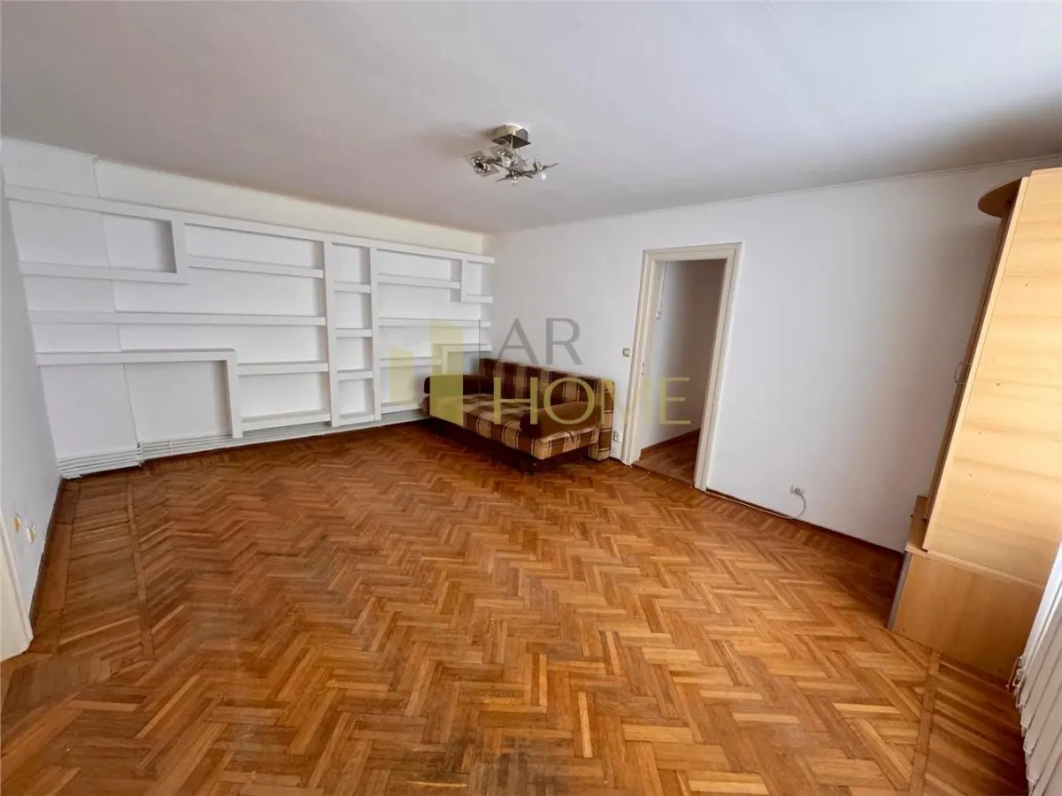 Casa 3 camere pentru activitati comerciale sau cazare muncitori, Ploiesti, zona centrala. - foto 1