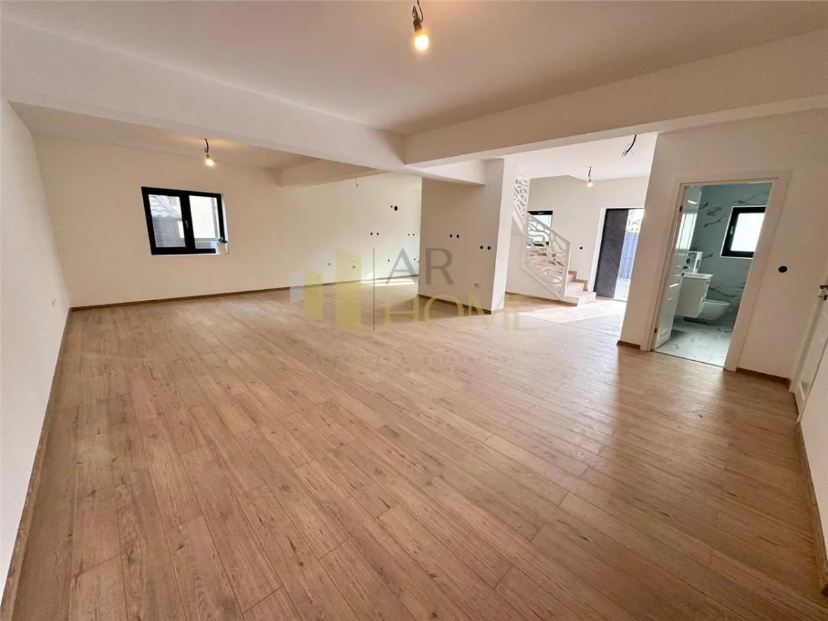 Casa 8 camere, in Ploiesti zona Albert - foto 1