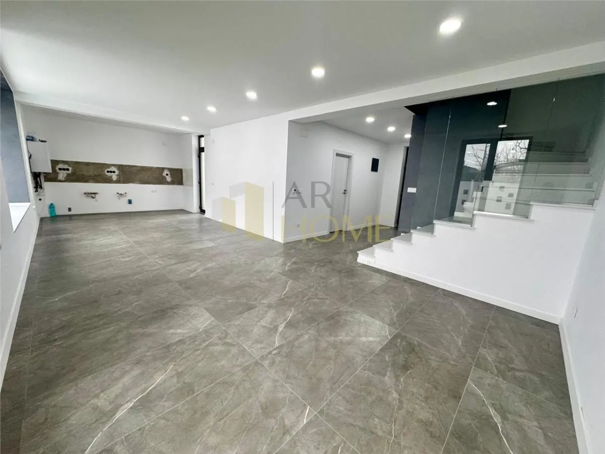 Vanzare casa 4 camere plus garaj, in Paulesti, zona cu priveliste la padure. - foto 3