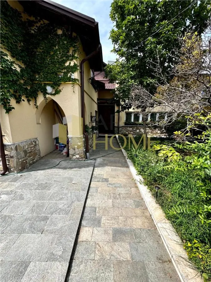 Vanzare casa 6 camere, in Ploiesti, zona centrala - foto 1