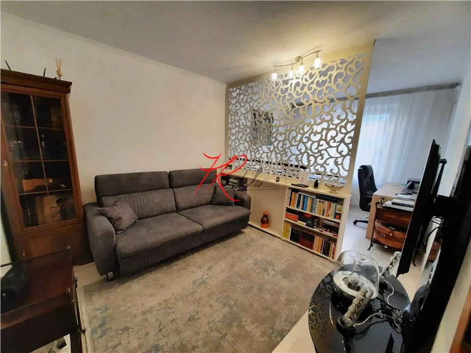 Vanzare apartament 3 camere Teiul Doamnei, total renovat - foto 1