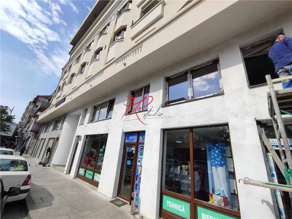 Inchiriere spatiu comercial, ultracentral, bloc total renovat. - foto 1