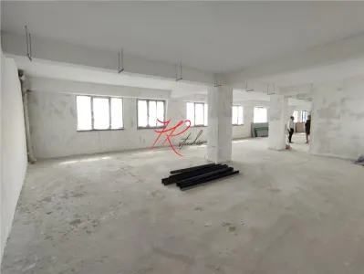 Inchiriere spatiu comercial, ultracentral, bloc total renovat. - foto 9