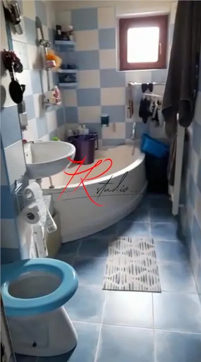 Vanzatea apartament 3 camere Tei - foto 4