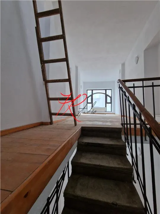 Inchieriere Cladirea Lipscani, pretabil comercial / birou - foto 3