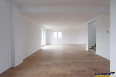 Vila in aliniament arhtectural luminos,  Sanpetru - foto 13