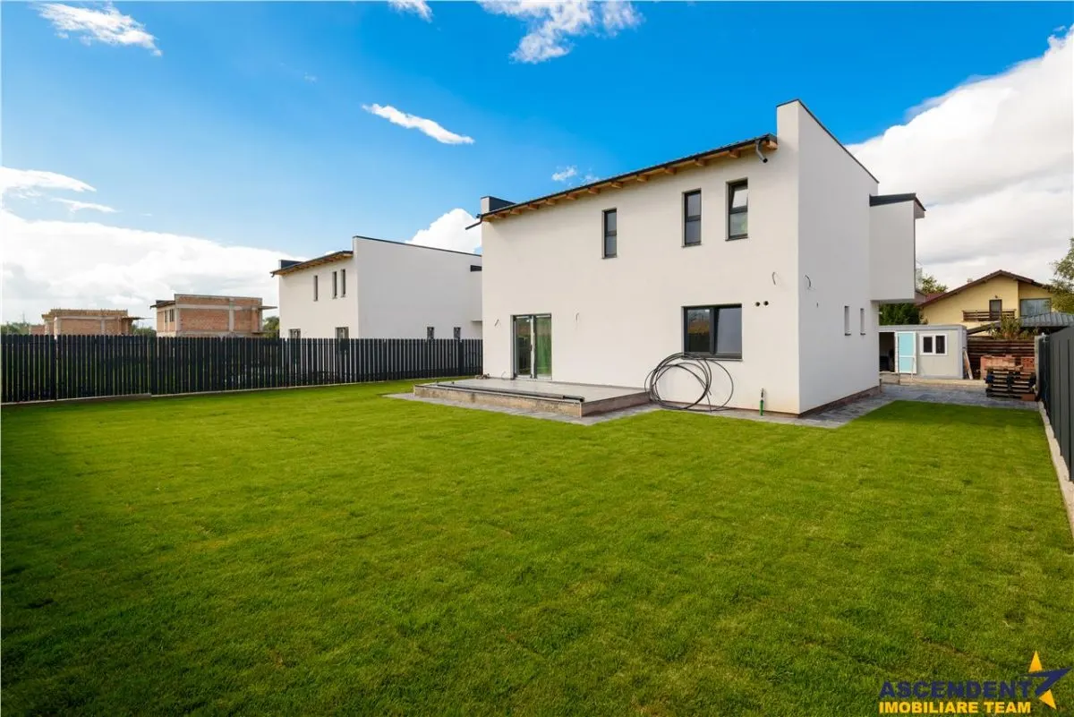 Vila in aliniament arhtectural luminos,  Sanpetru - foto 14
