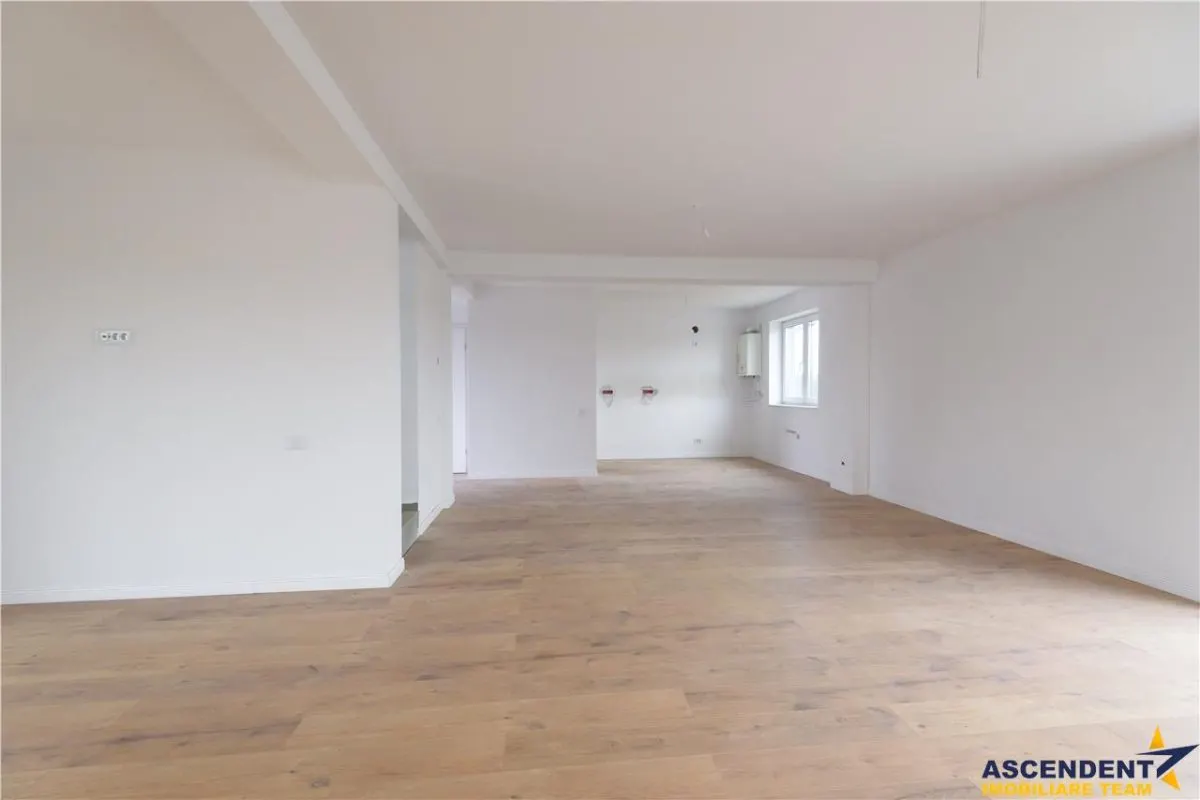 Vila in aliniament arhtectural luminos,  Sanpetru - foto 9