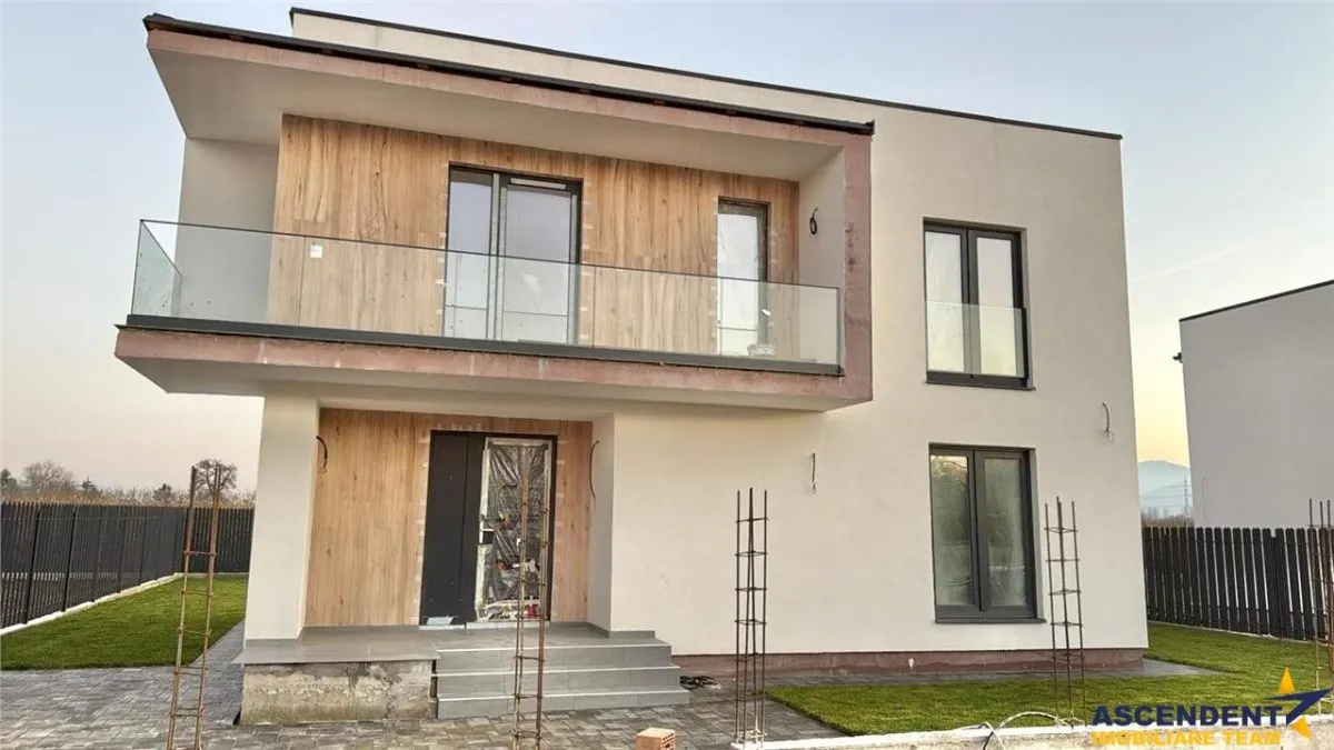 Vila in aliniament arhtectural luminos,  Sanpetru - foto 10