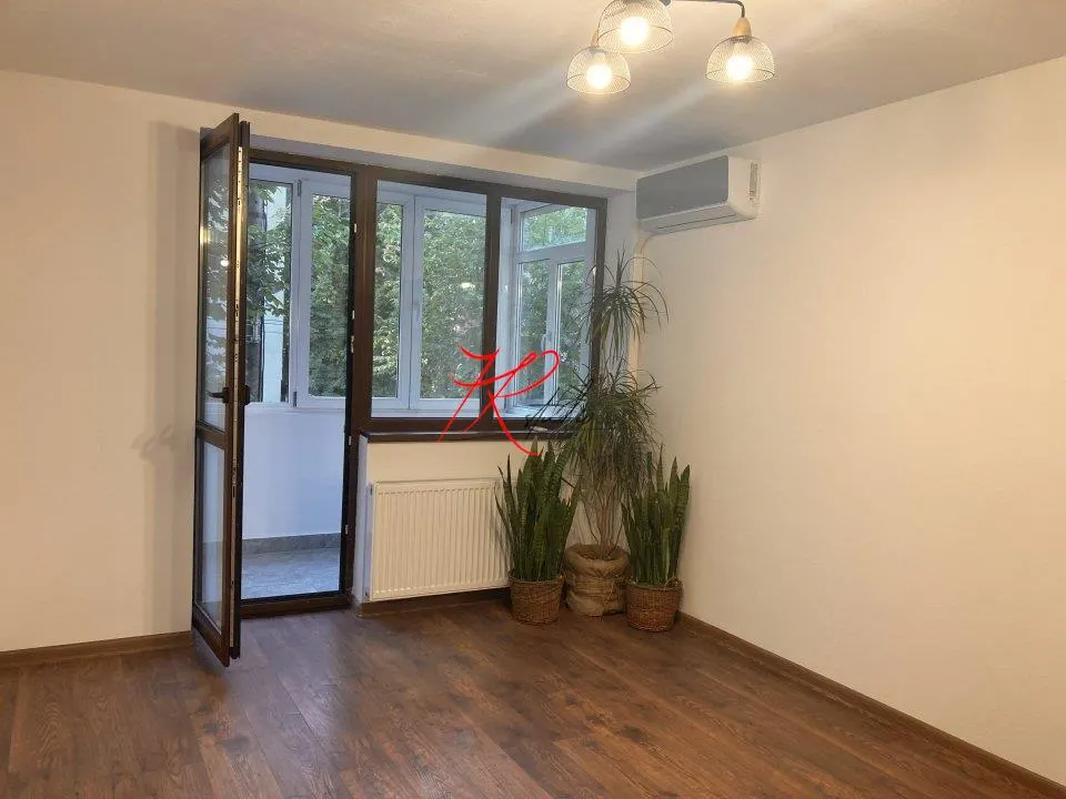 Vanzare apartament 3 camere renovat, vatra luminoasa - foto 3