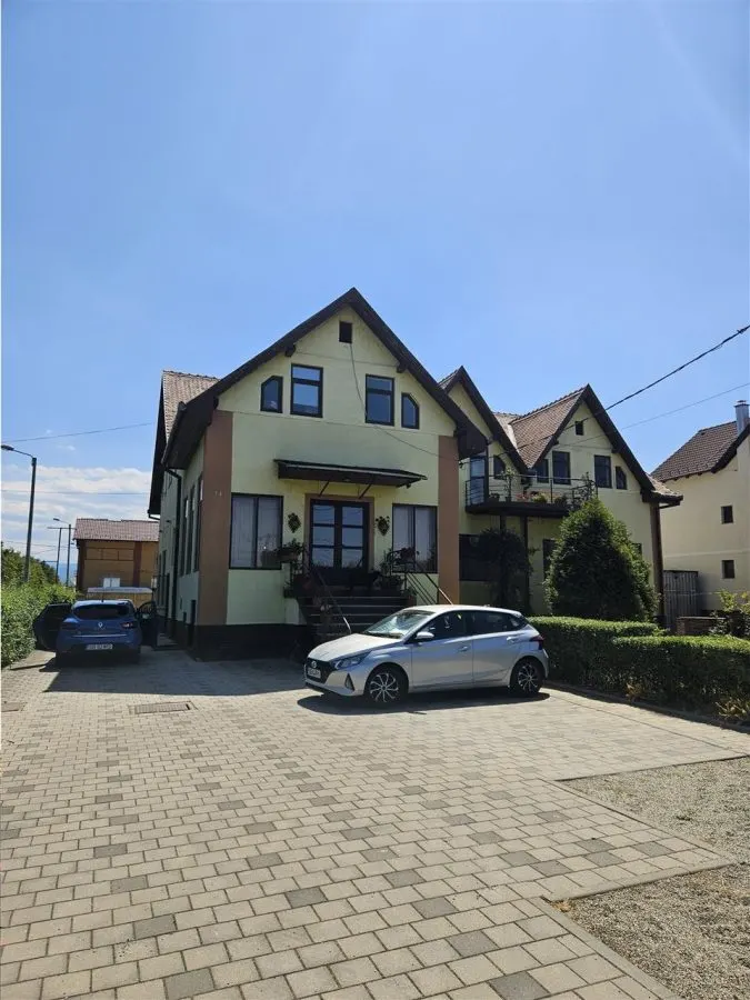 Vila spatioasa, hale si teren total 1700 mp, Calea Surii Mici, Sibiu - foto 1