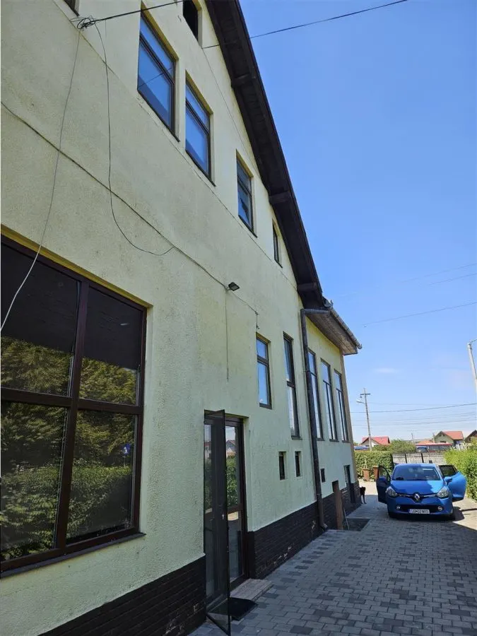 Vila spatioasa, hale si teren total 1700 mp, Calea Surii Mici, Sibiu - foto 4