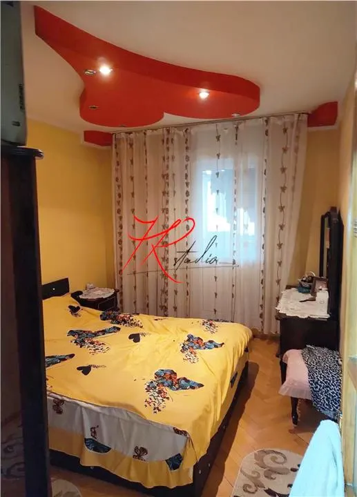 Vanzare apartament 4 camere Teiul Doamnei - foto 1