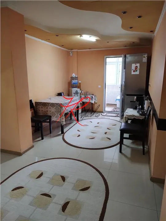 Vanzare apartament 4 camere Teiul Doamnei - foto 3