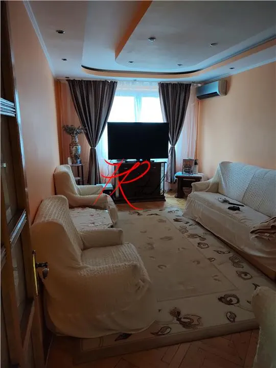 Vanzare apartament 4 camere Teiul Doamnei - foto 4