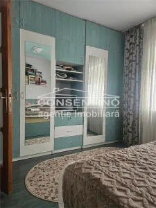 Se vinde apartam . cu 3 camere , etaj 3, confort 1, mobilat partial - foto 2