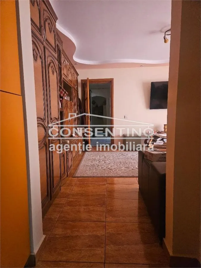 Se vinde apartam . cu 3 camere , etaj 3, confort 1, mobilat partial - foto 3