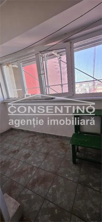 Se vinde imobil cu 4 camere, pe Unirii Sud , liber , cu 3 balcoane - foto 2