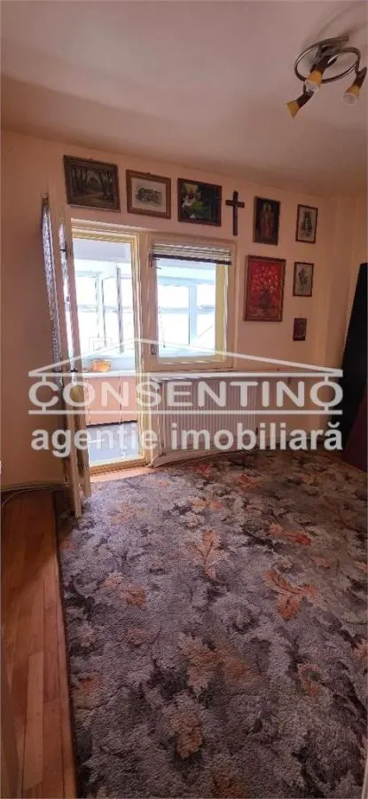 Se vinde imobil cu 4 camere, pe Unirii Sud , liber , cu 3 balcoane - foto 7