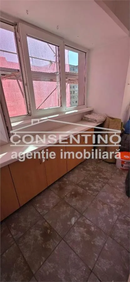 Se vinde imobil cu 4 camere, pe Unirii Sud , liber , cu 3 balcoane - foto 8