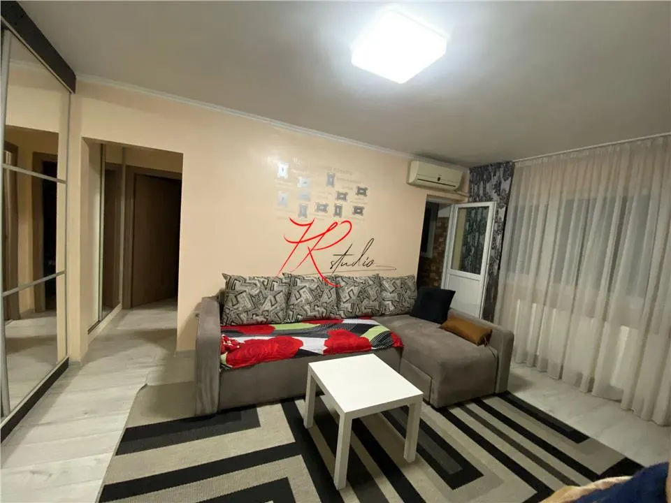 Vanzare apartament 2 camere - renovat mobilat - foto 1
