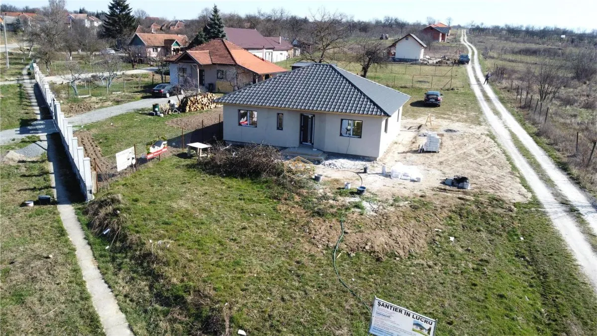 Casa Noua cu 3 camere in Viile Satu Mare | Teren 938 mp | Toate utilitatile - foto 1