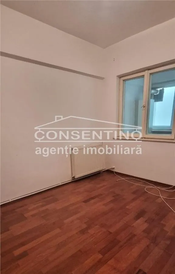 Se vinde imobil edificat in 1984 , cu 4 camere , etaj 2, liber ,Centru -Biserica Greci - foto 1