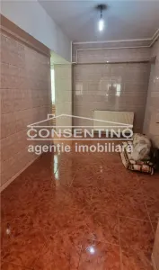 Se vinde imobil edificat in 1984 , cu 4 camere , etaj 2, liber ,Centru -Biserica Greci - foto 2