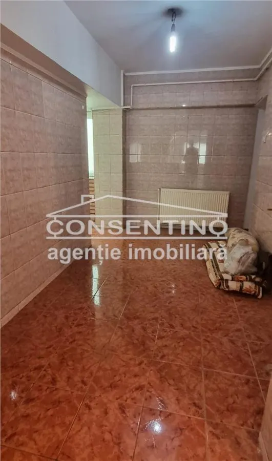 Se vinde imobil edificat in 1984 , cu 4 camere , etaj 2, liber ,Centru -Biserica Greci - foto 2