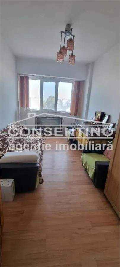 Se vinde imobil cu 4 camere , etaj 1, liber, in cart. Micro 5 - foto 2